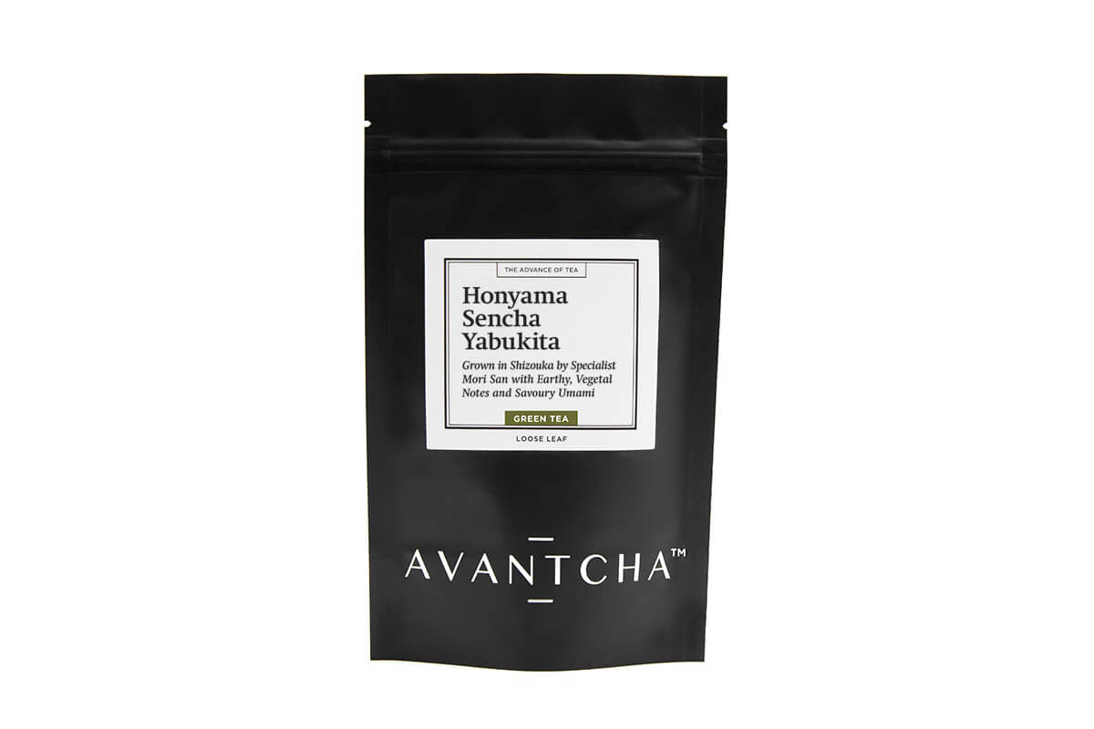An airtight, elegant pouch of loose leaf green tea