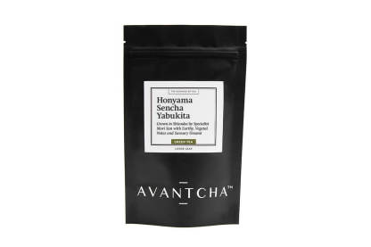 An airtight, elegant pouch of loose leaf green tea