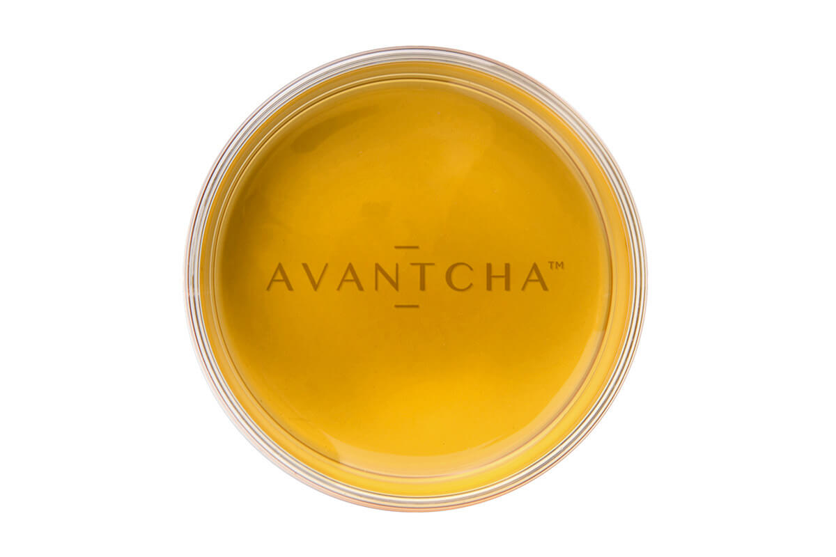 Rich amber Da Hong Pao oolong tea infusion