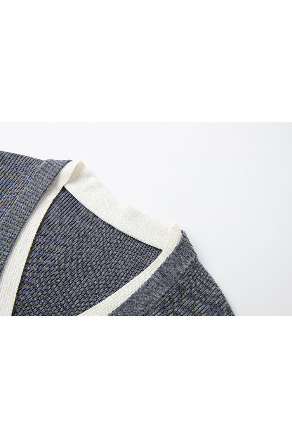 Minimalist Contrast Color Slim Sweater