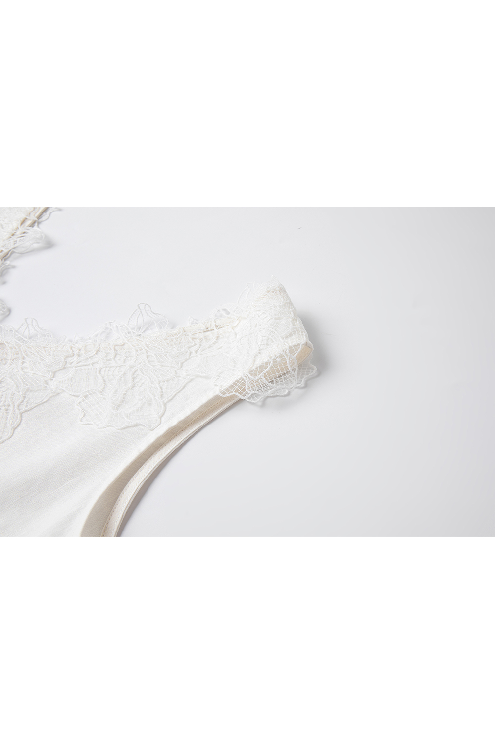 100% Lyocell Lace Suspender Belt