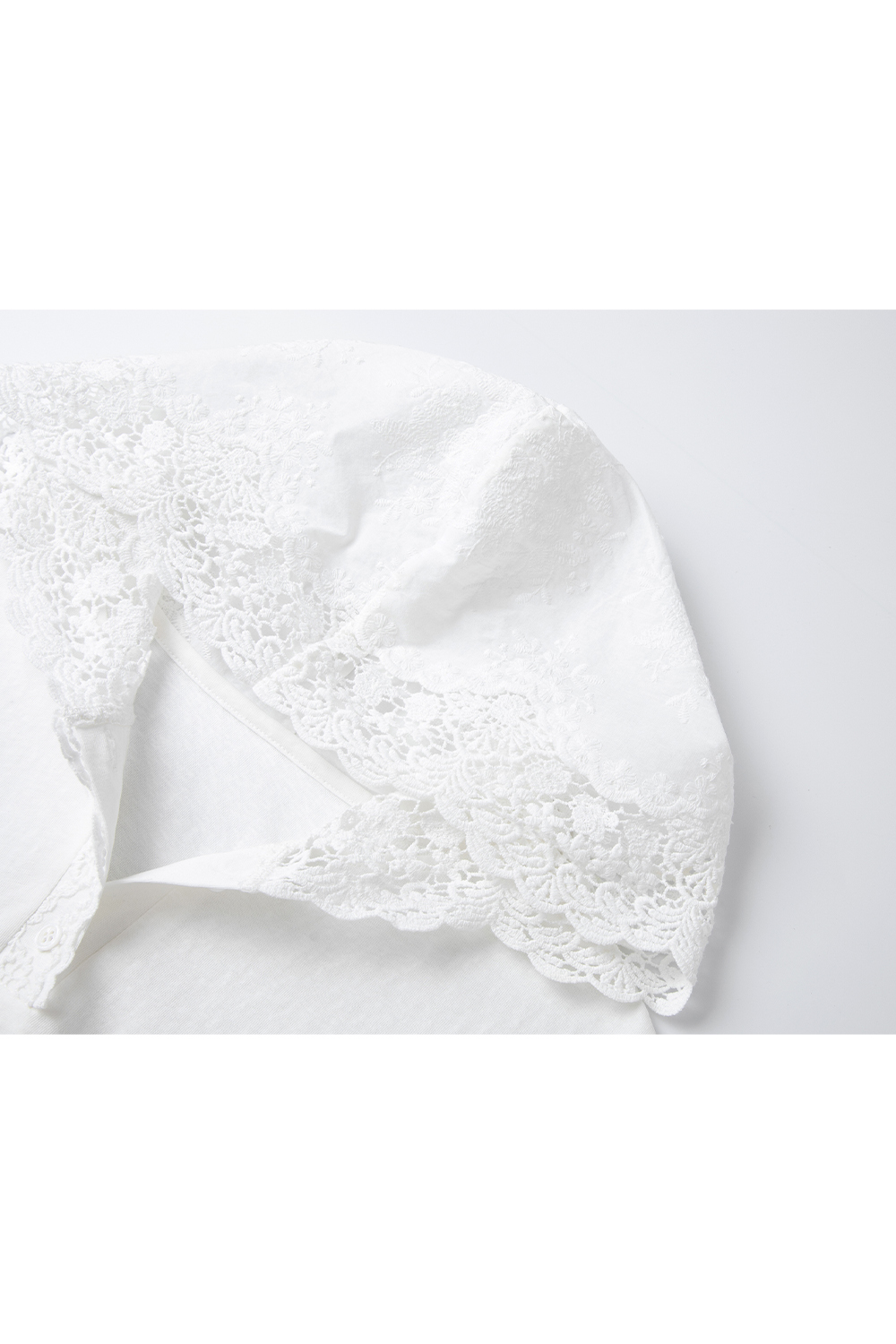 Lace-Decorated Hooded T-Shirt