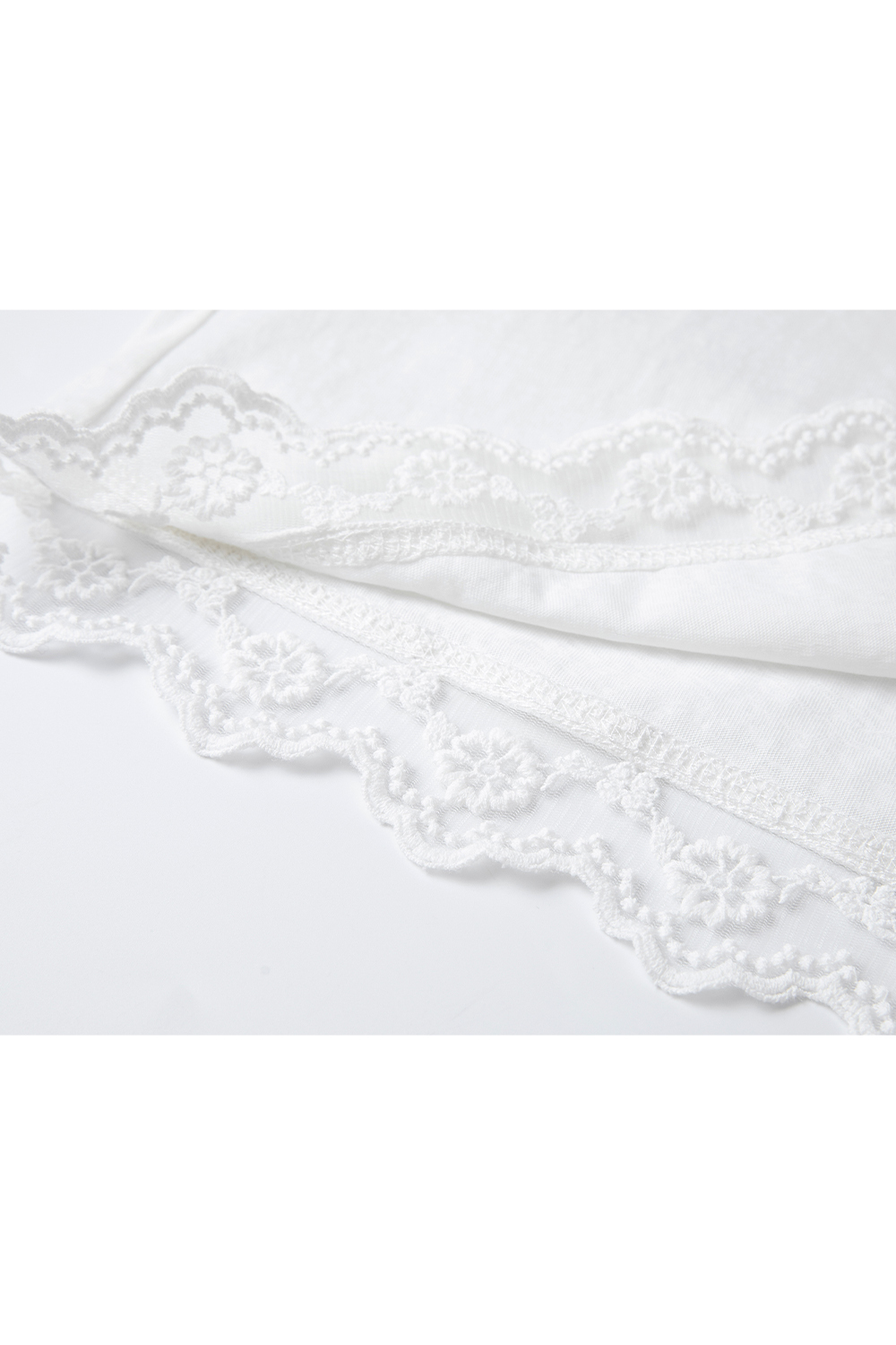Lace-Decorated Hooded T-Shirt