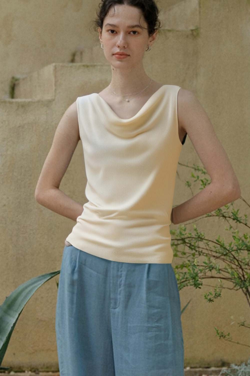 100% Lyocell Sleeveless Swing Collar Knitted Sweater