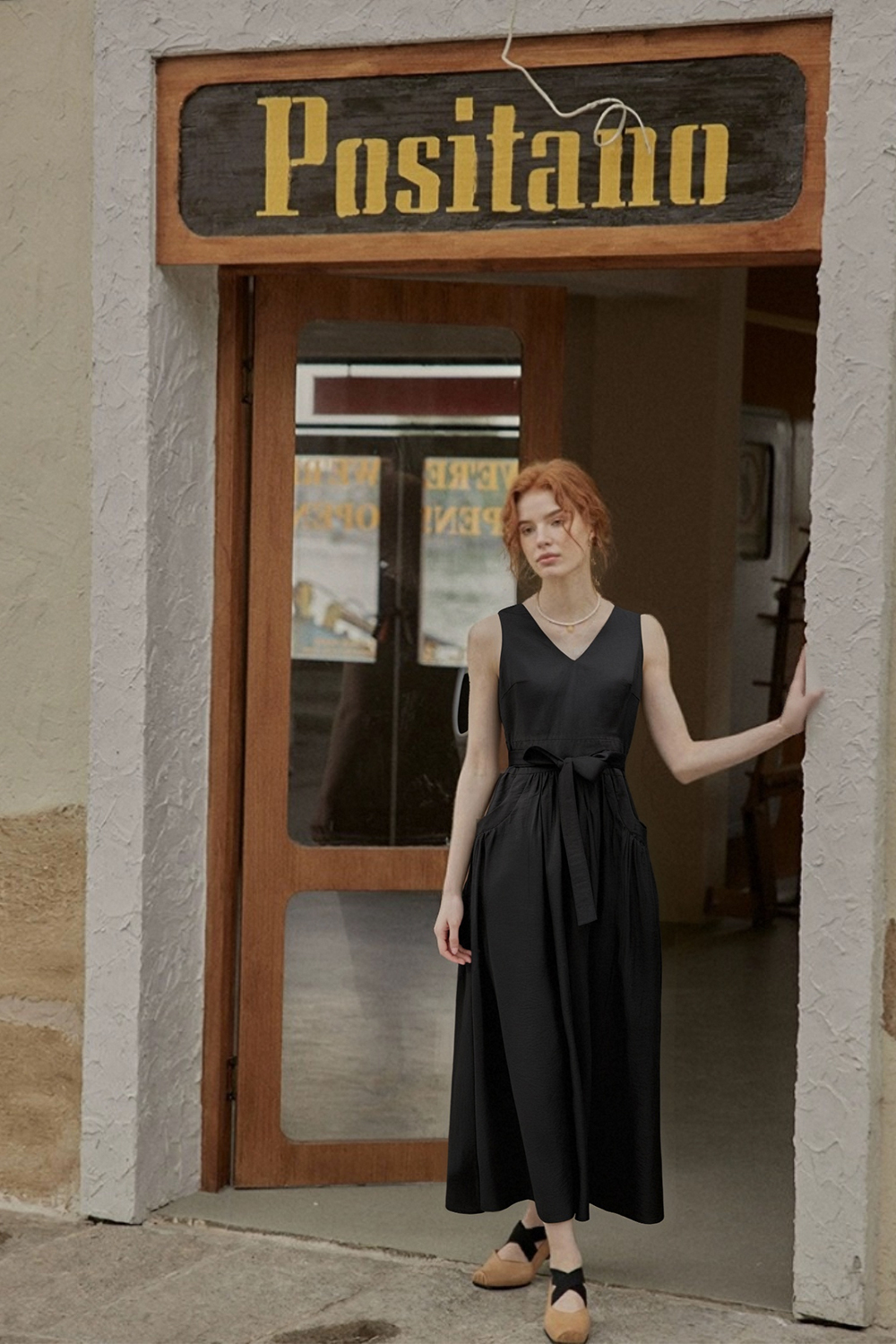 V-Neck Sleeveless Solid Color Dress