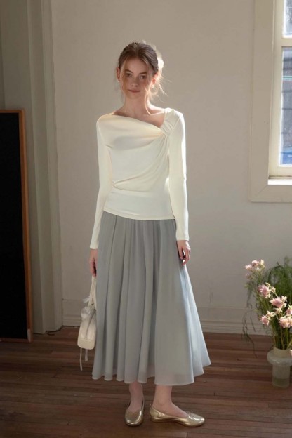 Simple Knotted Long-Sleeved T-Shirt