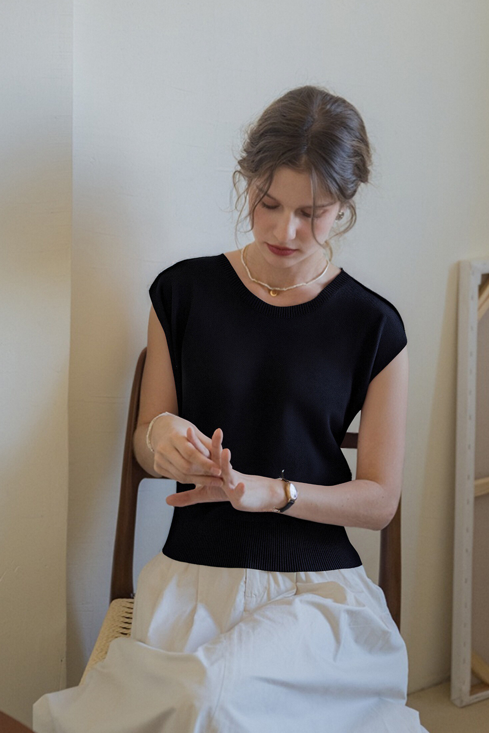 Sleeveless Round Neck Sweater