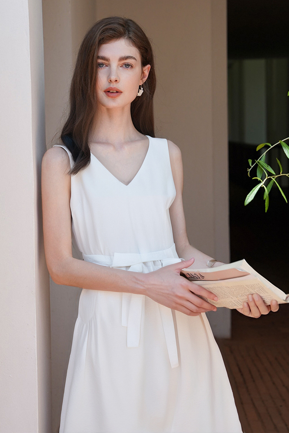V-Neck Sleeveless Solid Color Dress