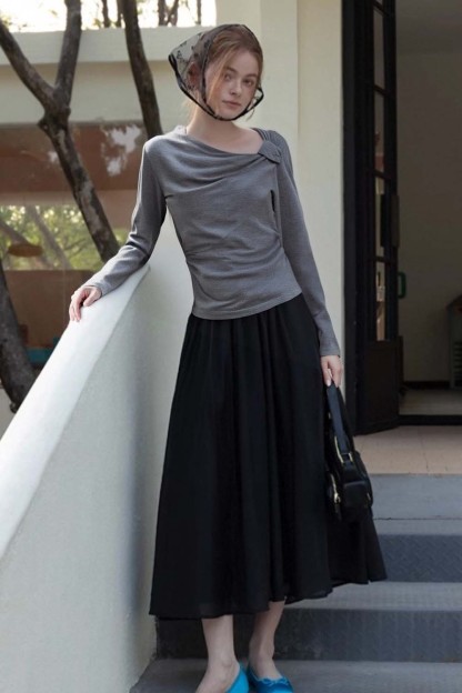 Simple Knotted Long-Sleeved T-Shirt