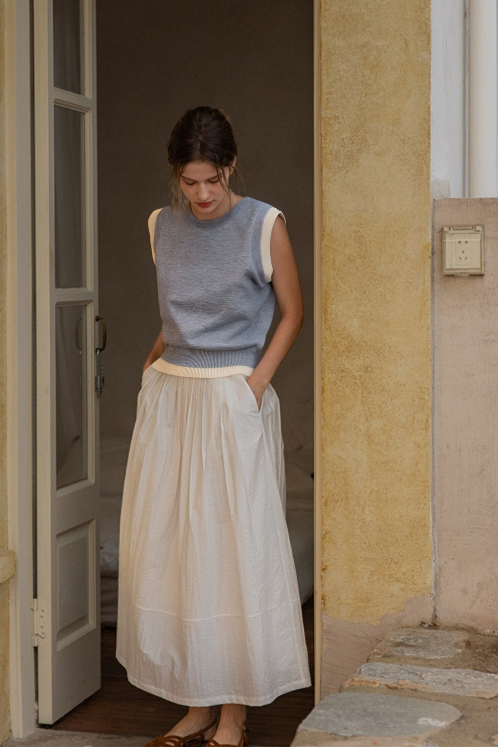 Round Neck Sleeveless Loose Knit Sweater