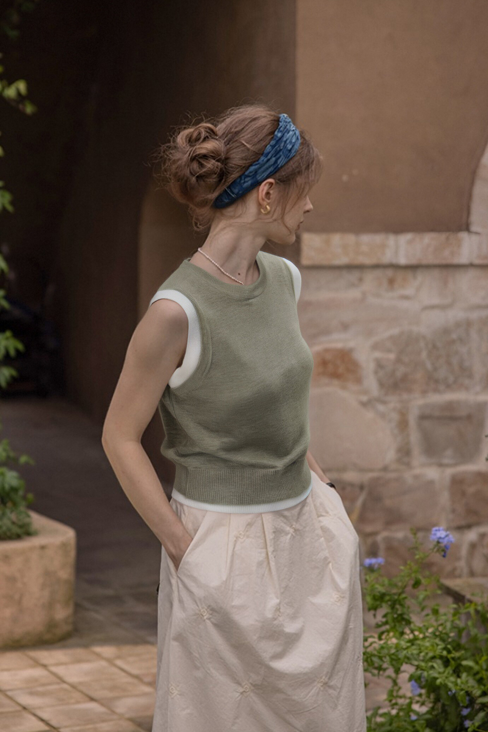 Round Neck Sleeveless Loose Knit Sweater