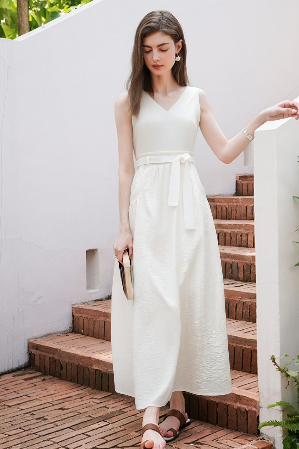 V-Neck Sleeveless Solid Color Dress