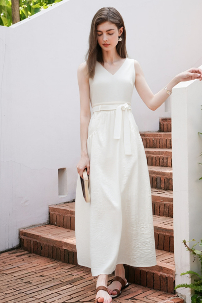 V-Neck Sleeveless Solid Color Dress