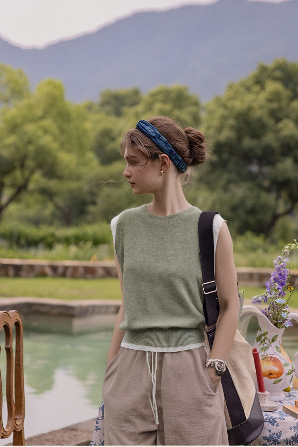 Round Neck Sleeveless Loose Knit Sweater