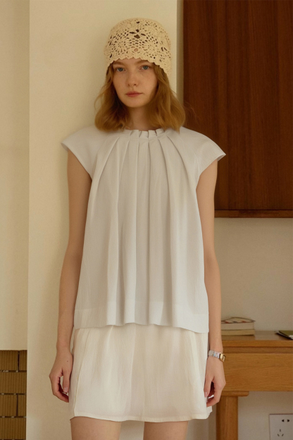 Fashionable Design Pleated Shirt