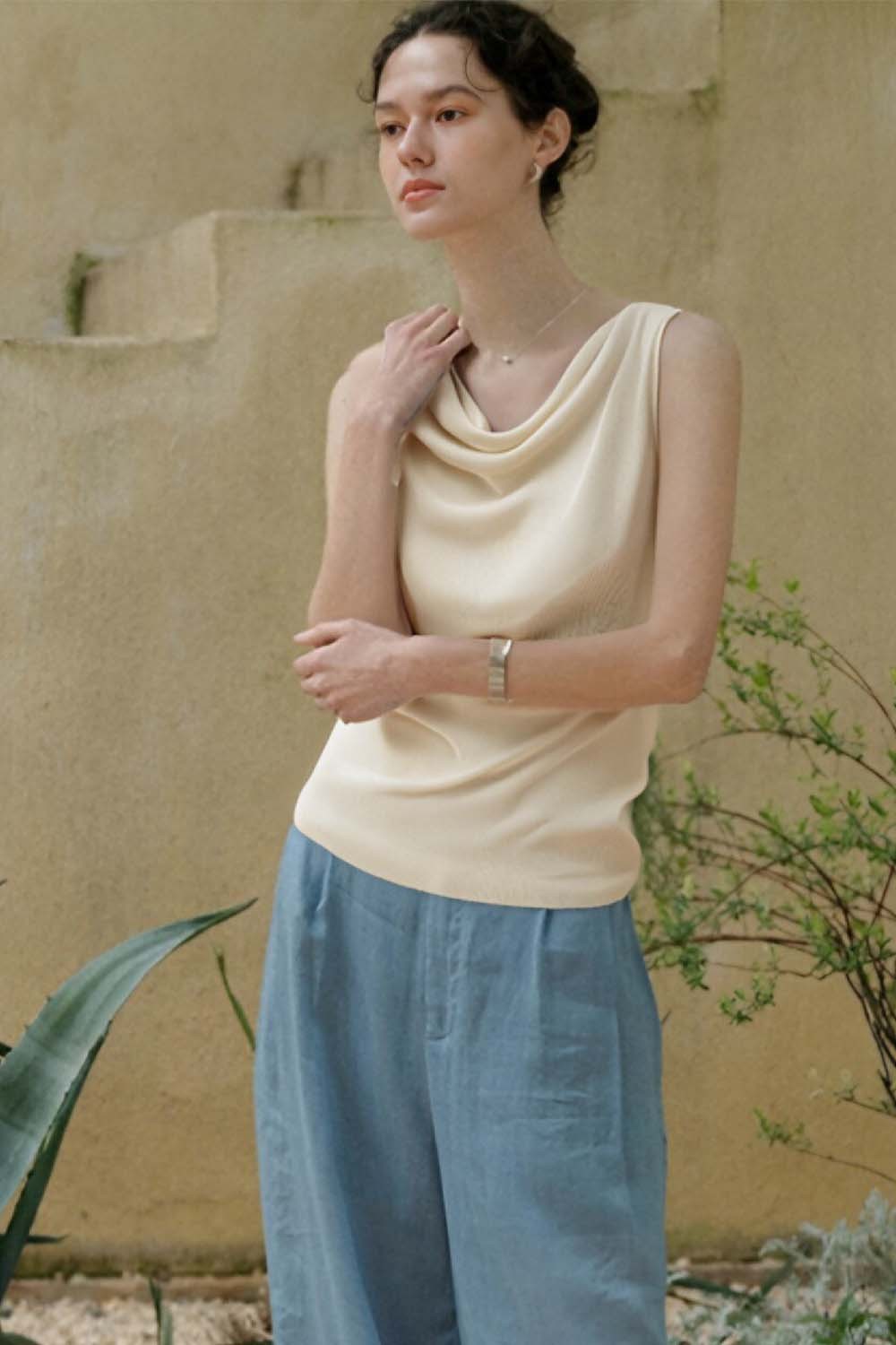 100% Lyocell Sleeveless Swing Collar Knitted Sweater