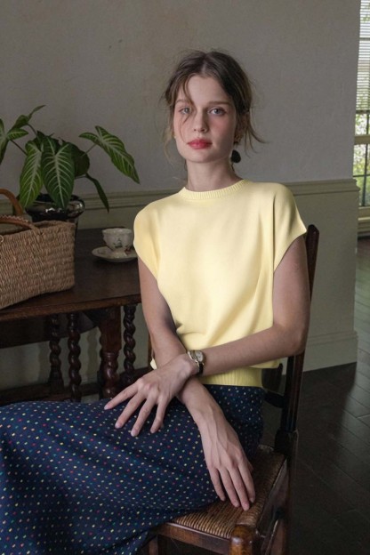 Sleeveless Round Neck Sweater