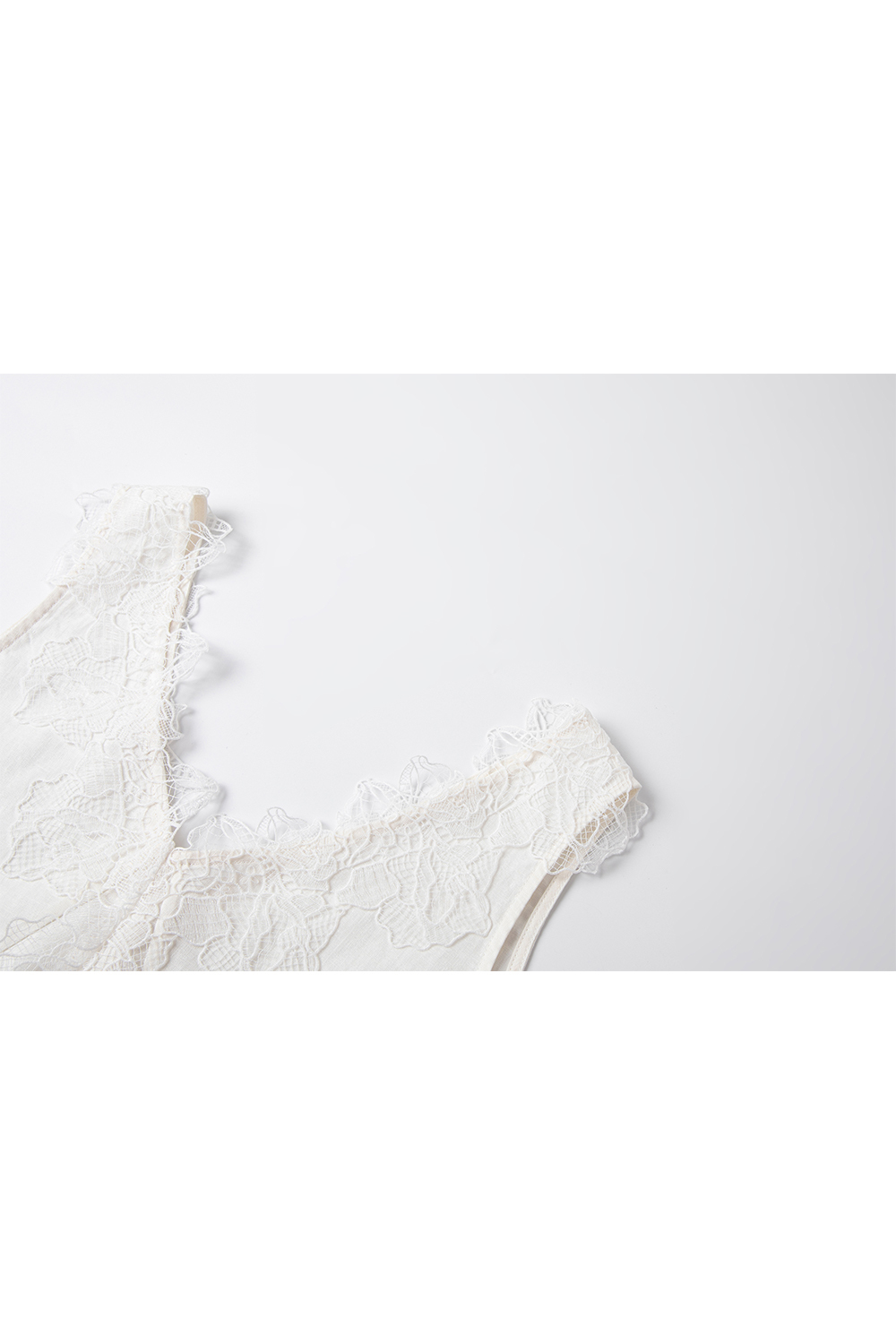 100% Lyocell Lace Suspender Belt