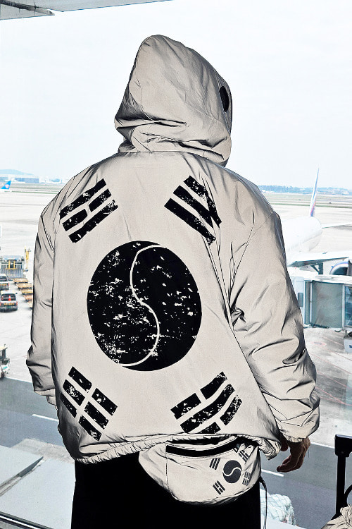 ByTheR Reversible Taegukgi Reflective Mesh Lambswool Hooded Jacket
