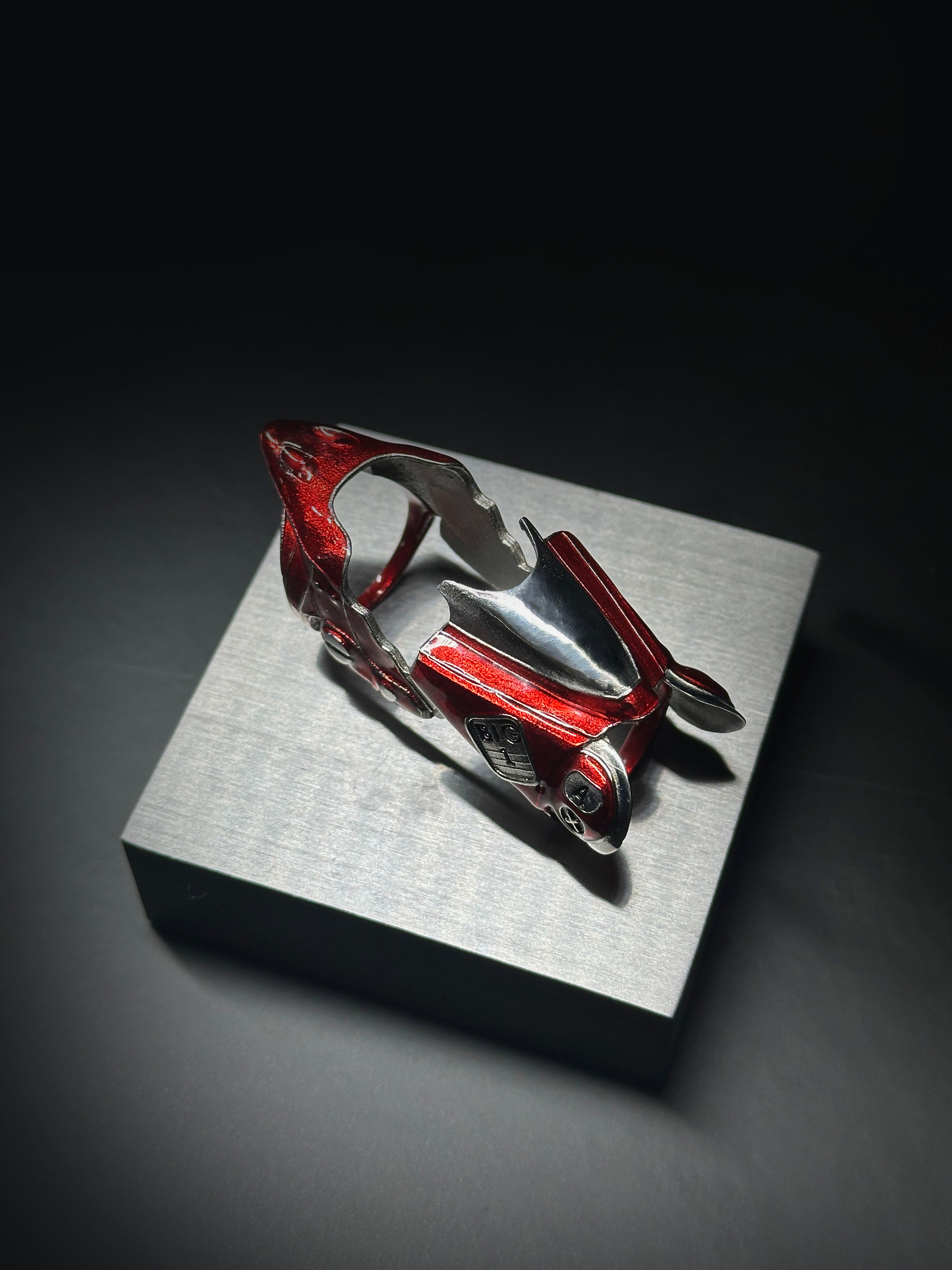 "CAPSULE" Ring