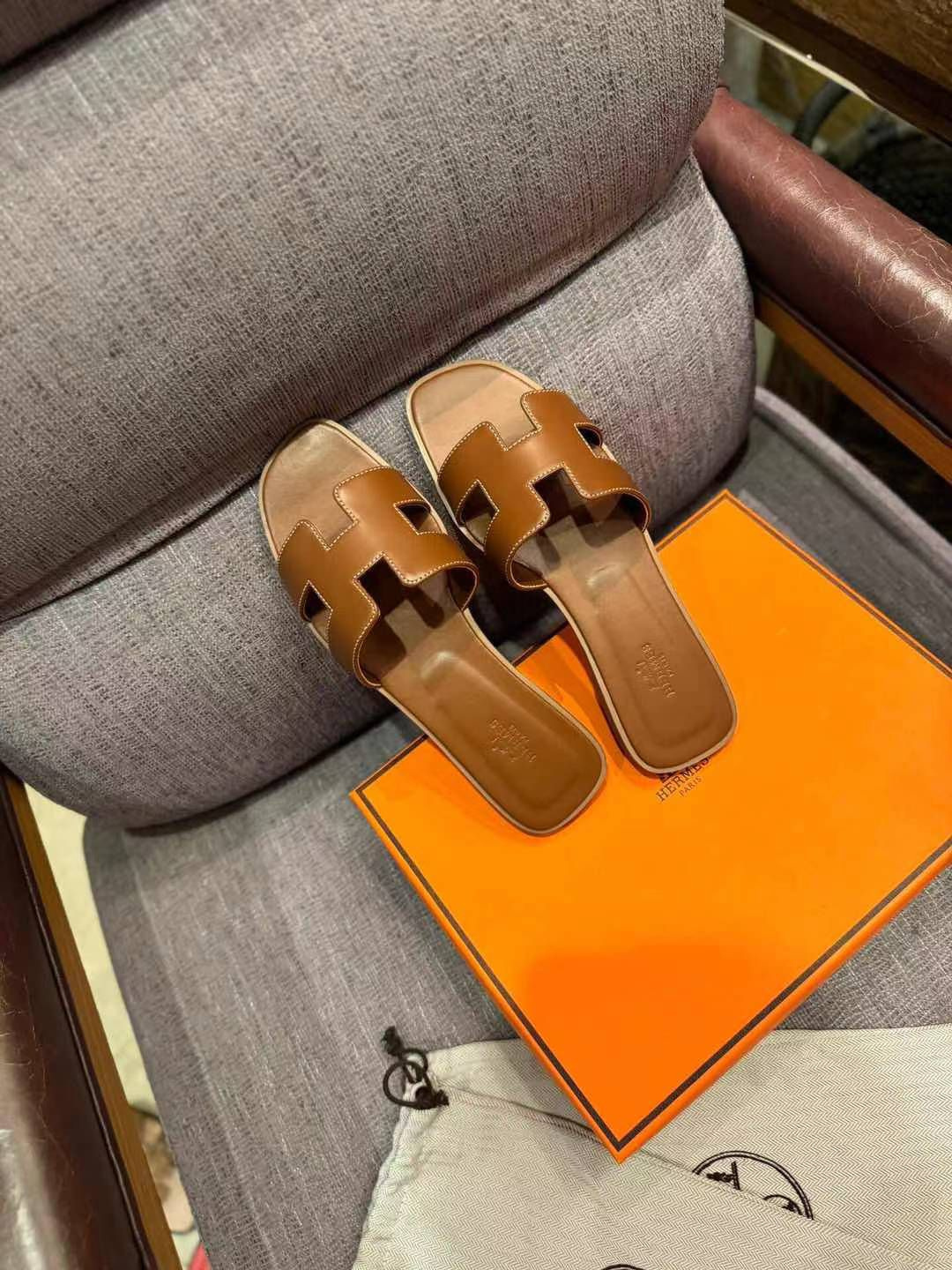 H-S Flat sandals