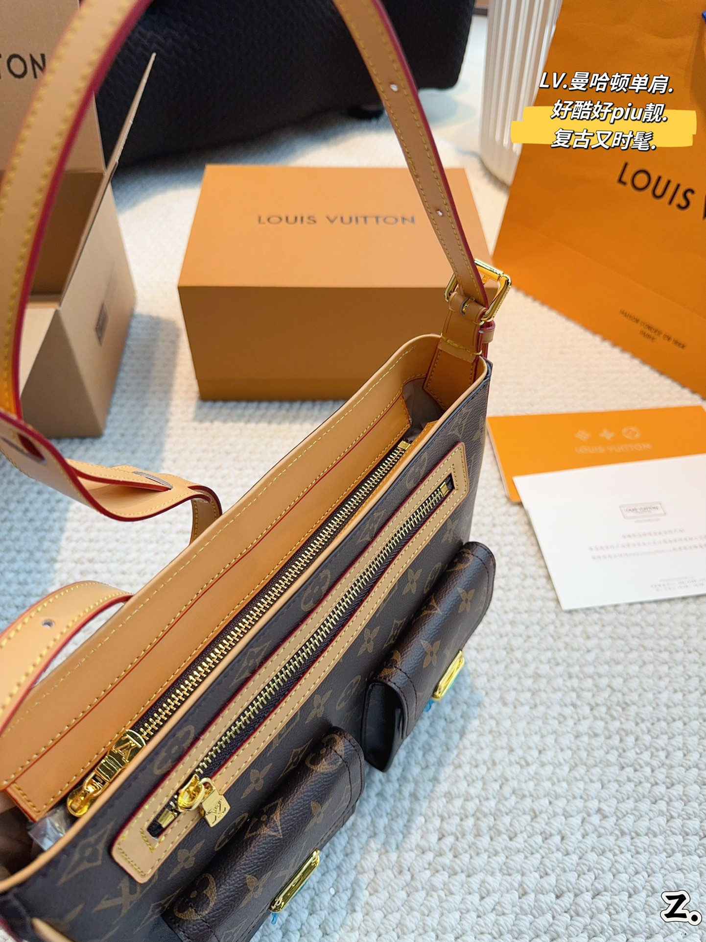 L-V BAG Manhattan Seine one-shoulder messenger bag