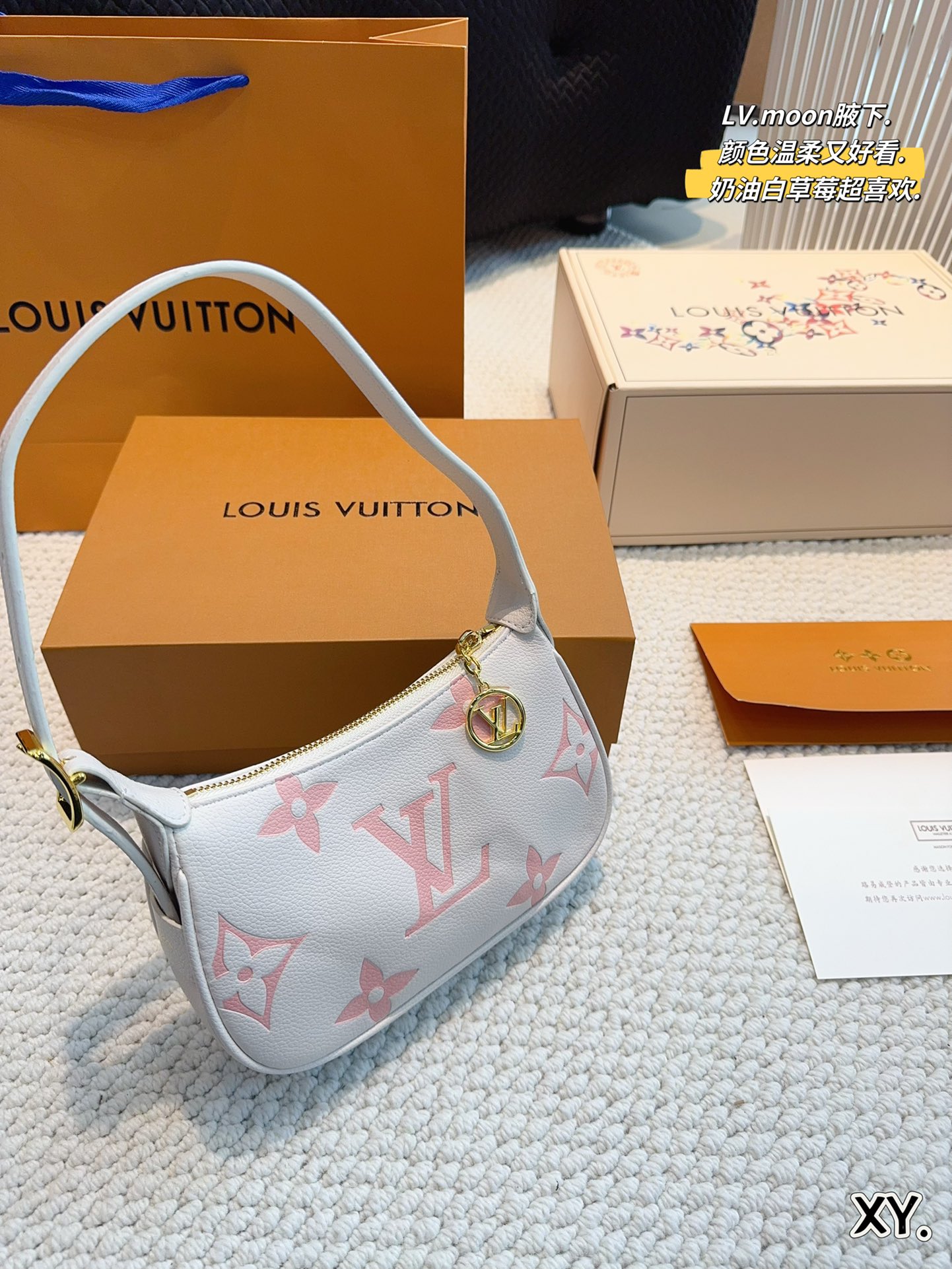 L-V BAG Moon underarm wrapped with cream strawberry series
