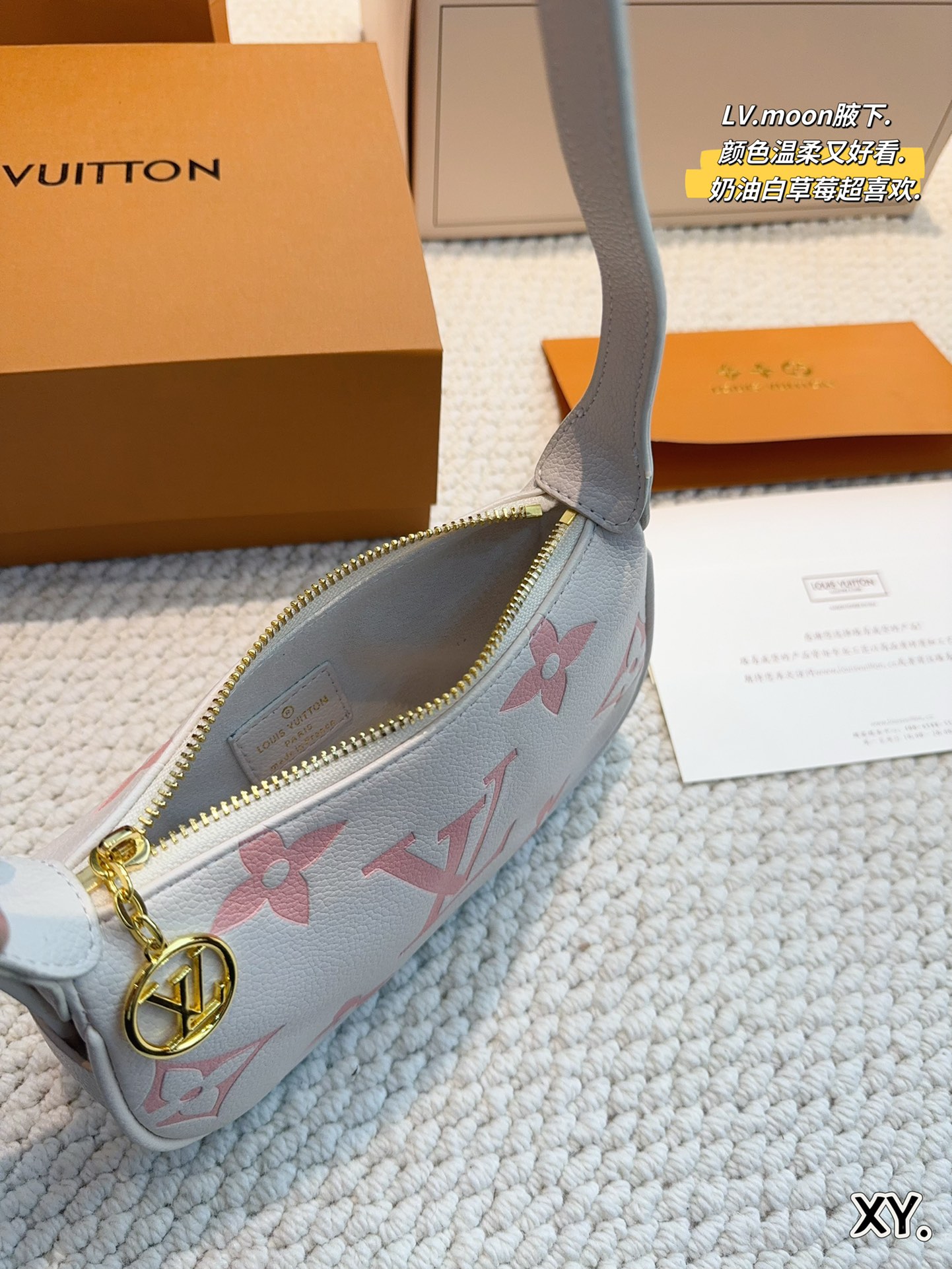 L-V BAG Moon underarm wrapped with cream strawberry series