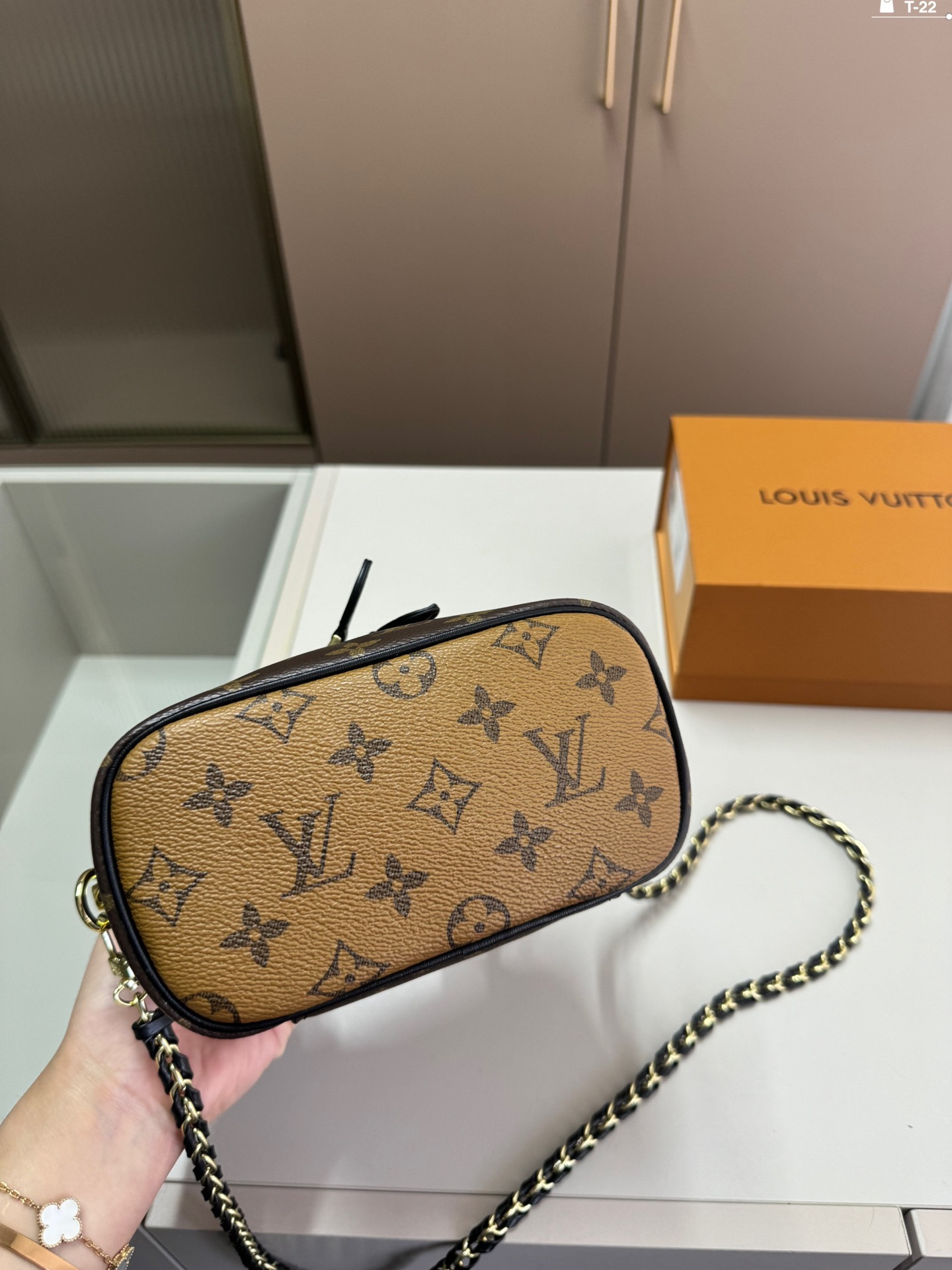 L-V BAG  toiletry bag/cosmetic bag