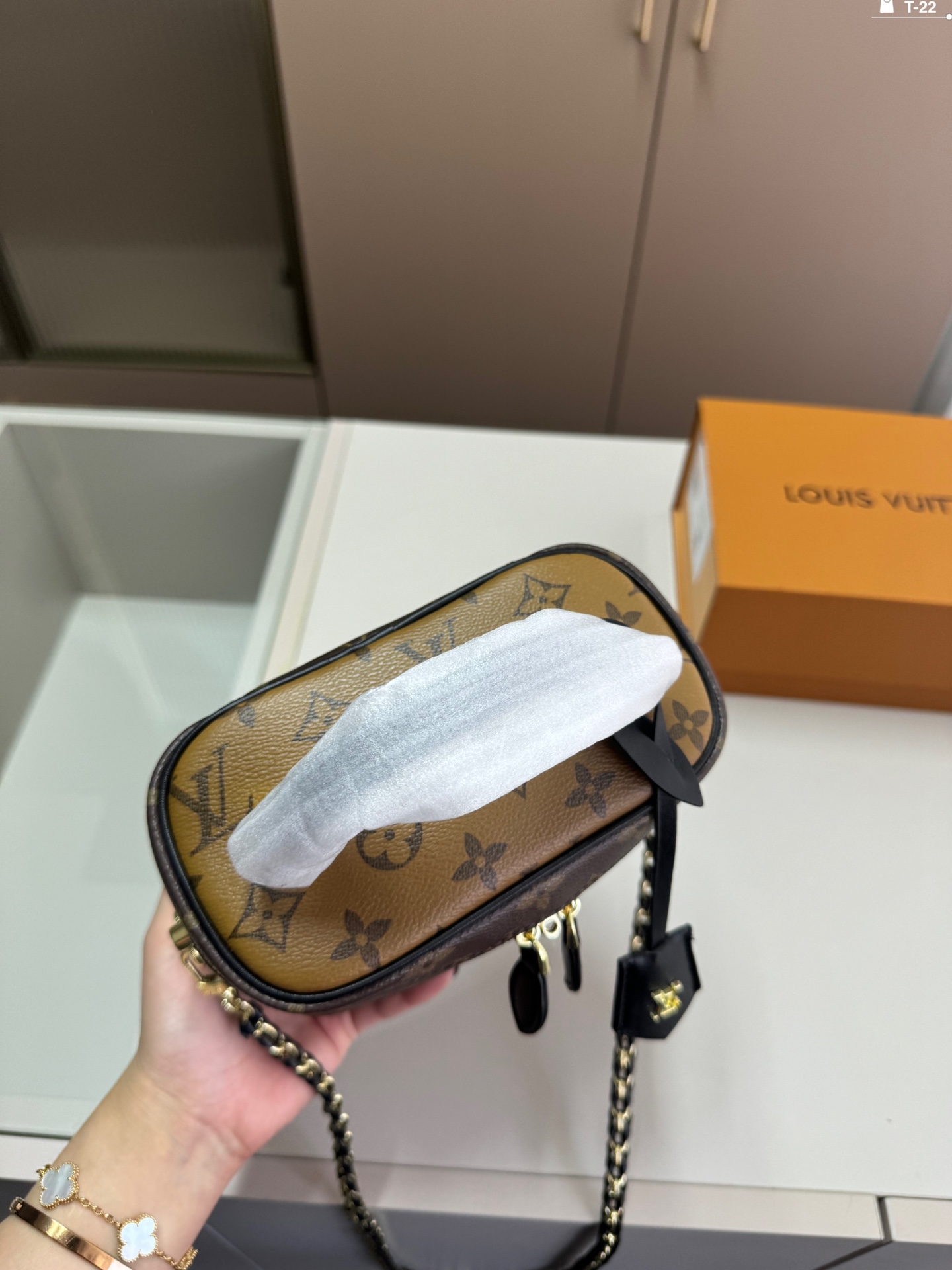 L-V BAG  toiletry bag/cosmetic bag