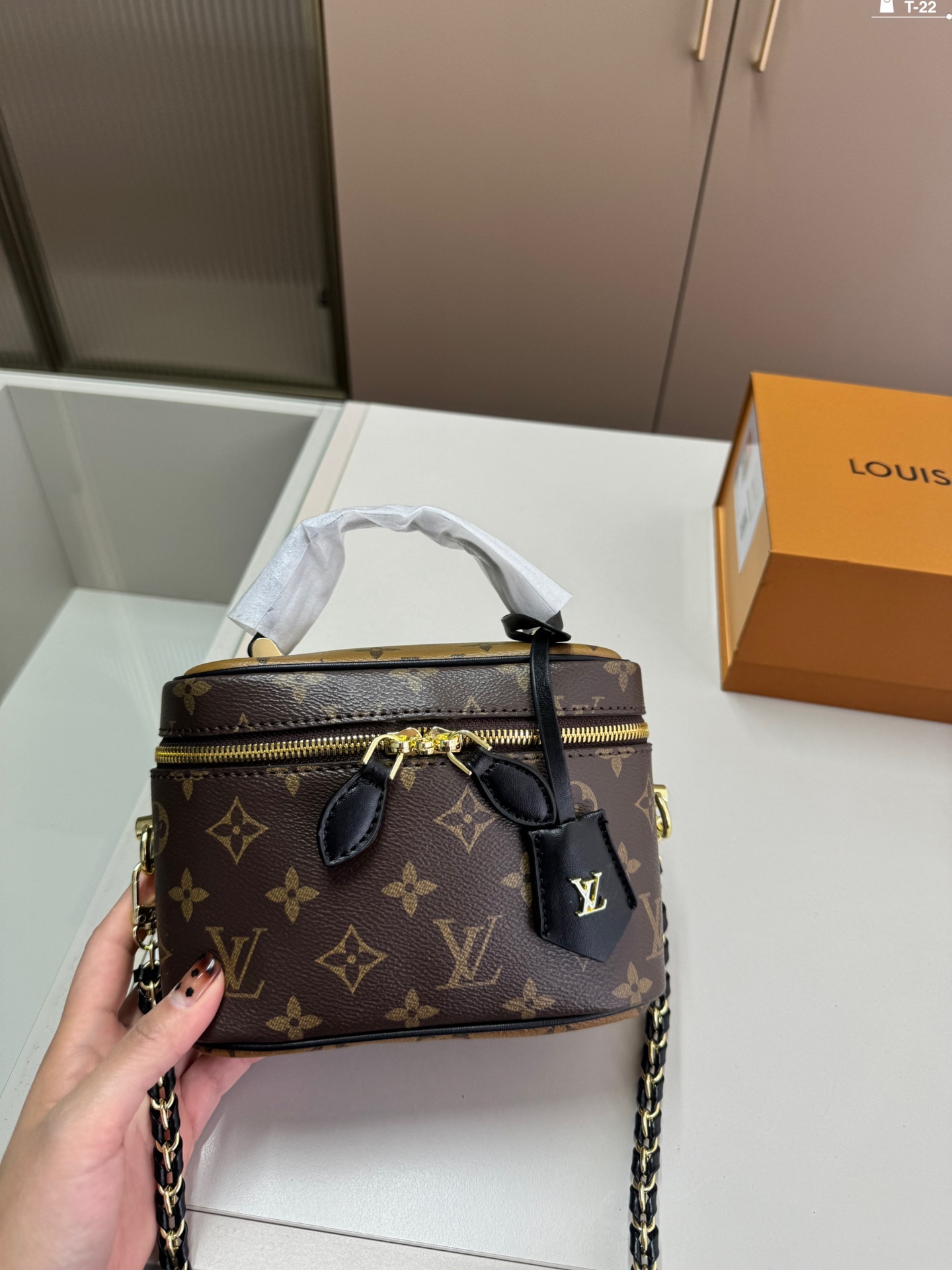 L-V BAG  toiletry bag/cosmetic bag