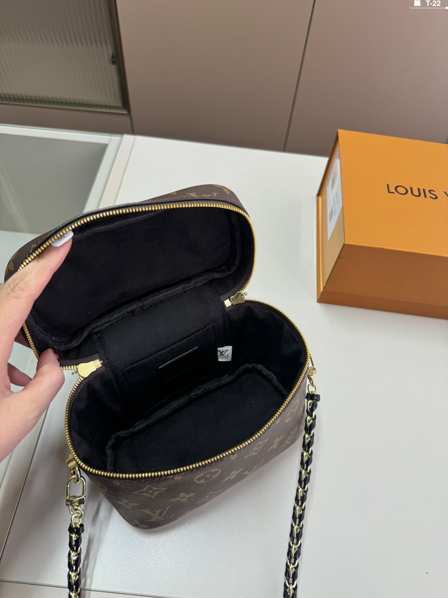 L-V BAG  toiletry bag/cosmetic bag