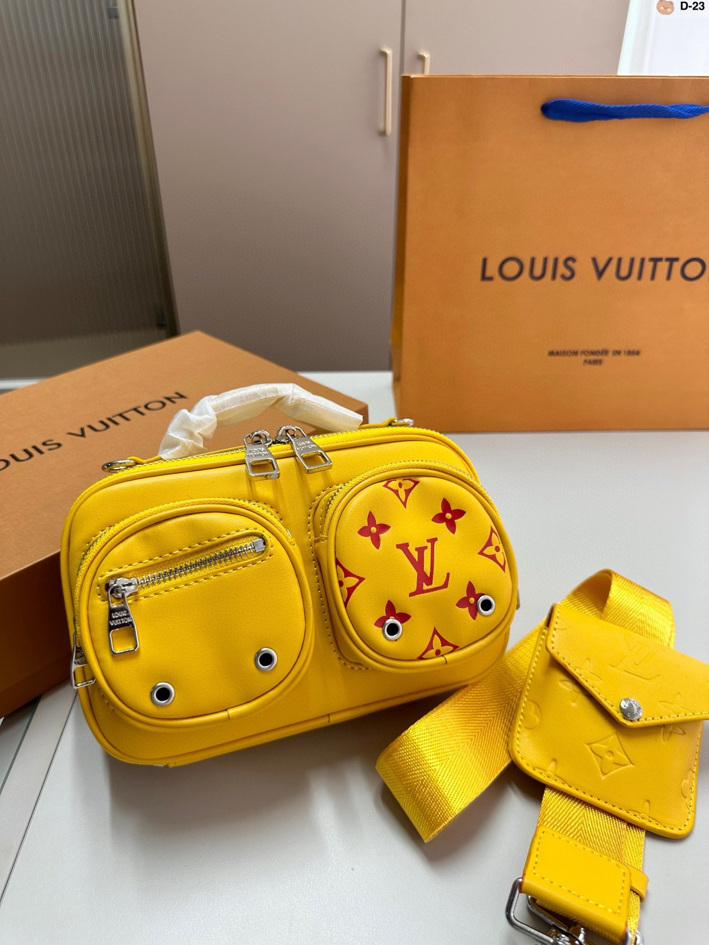 L-V BAG Retro embossed camera bag