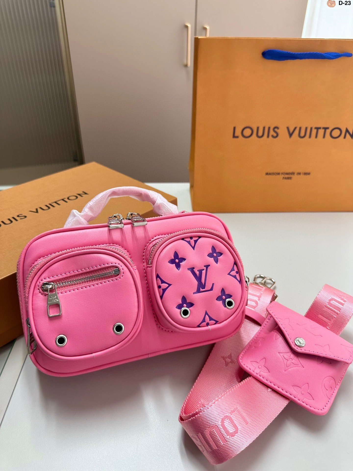 L-V BAG Retro embossed camera bag