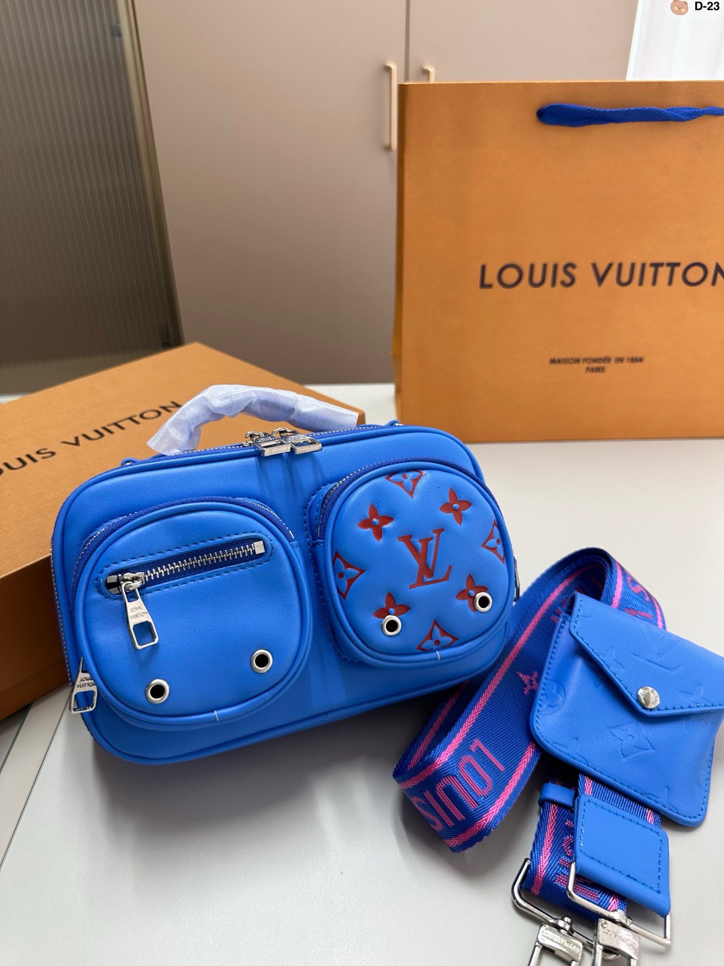 L-V BAG Retro embossed camera bag