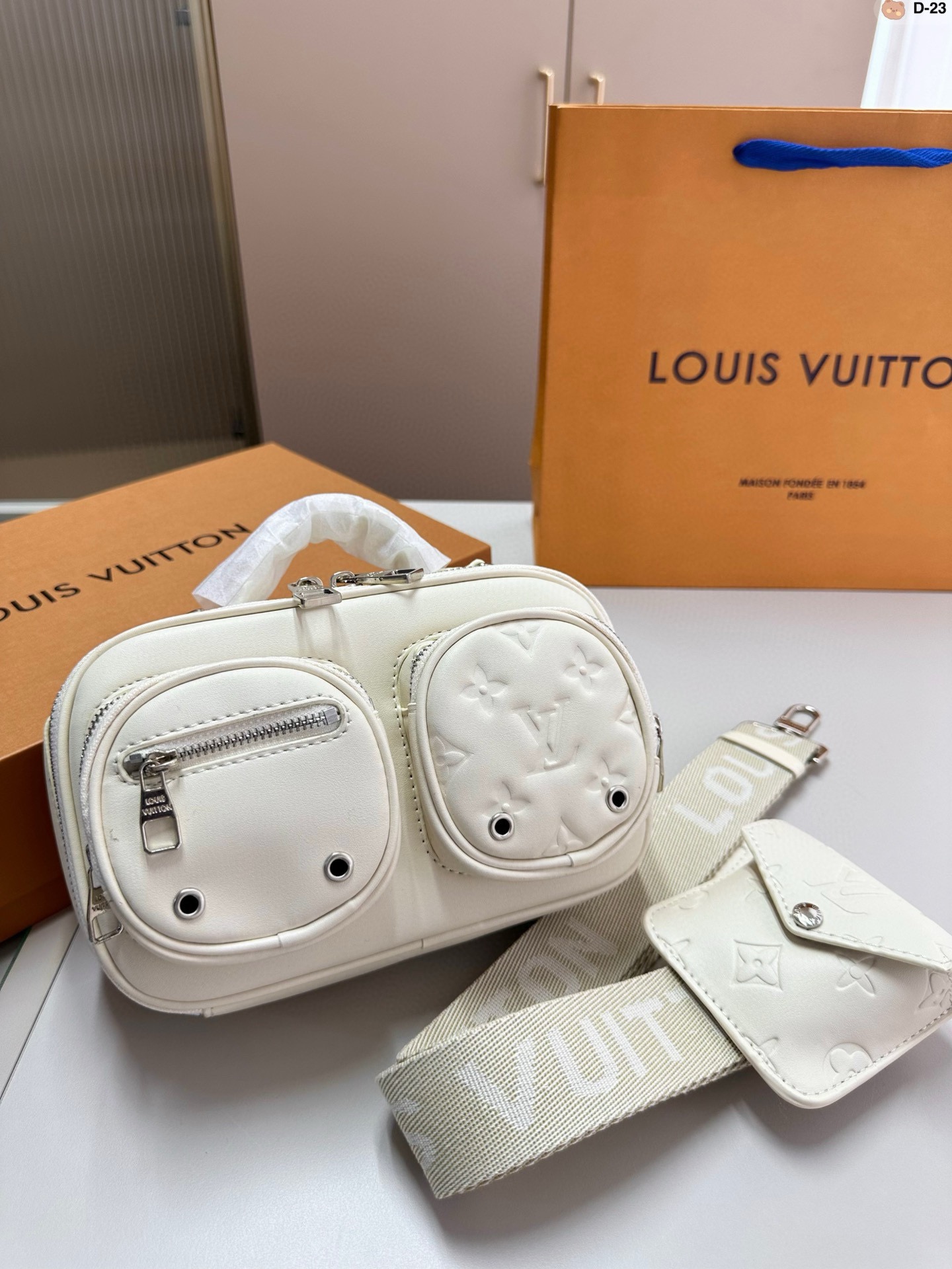 L-V BAG Retro embossed camera bag