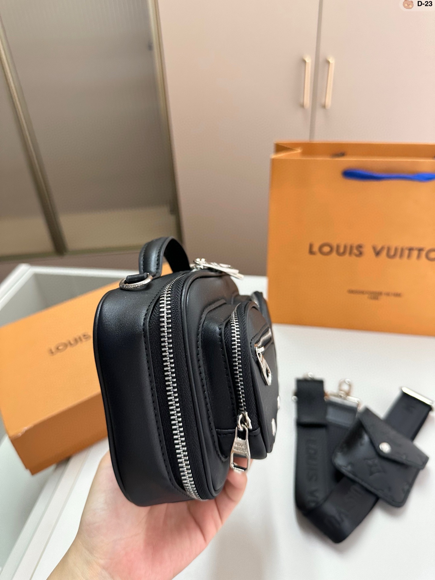 L-V BAG Retro embossed camera bag