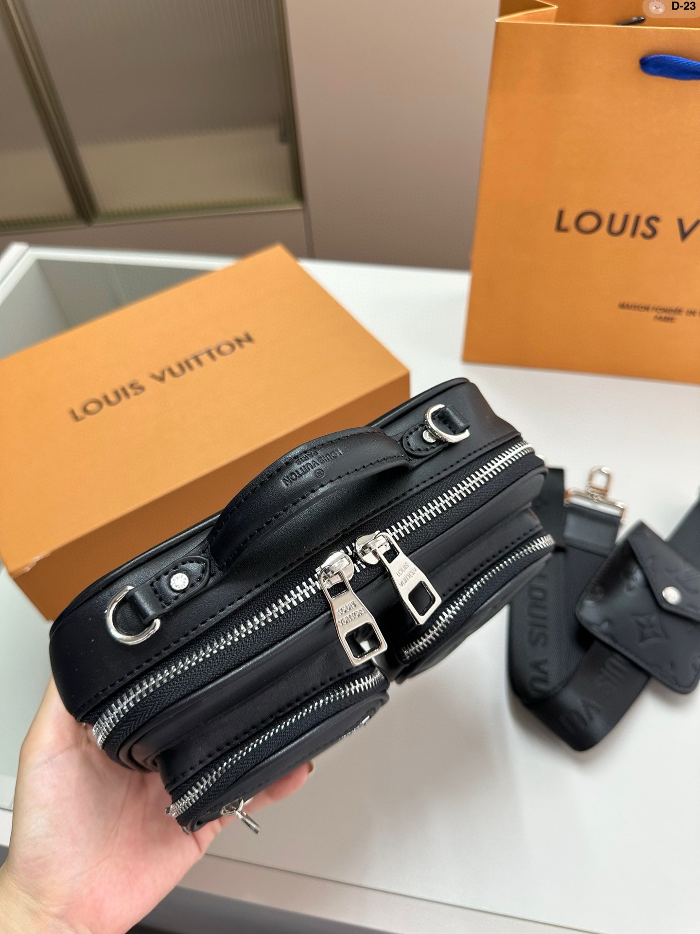 L-V BAG Retro embossed camera bag