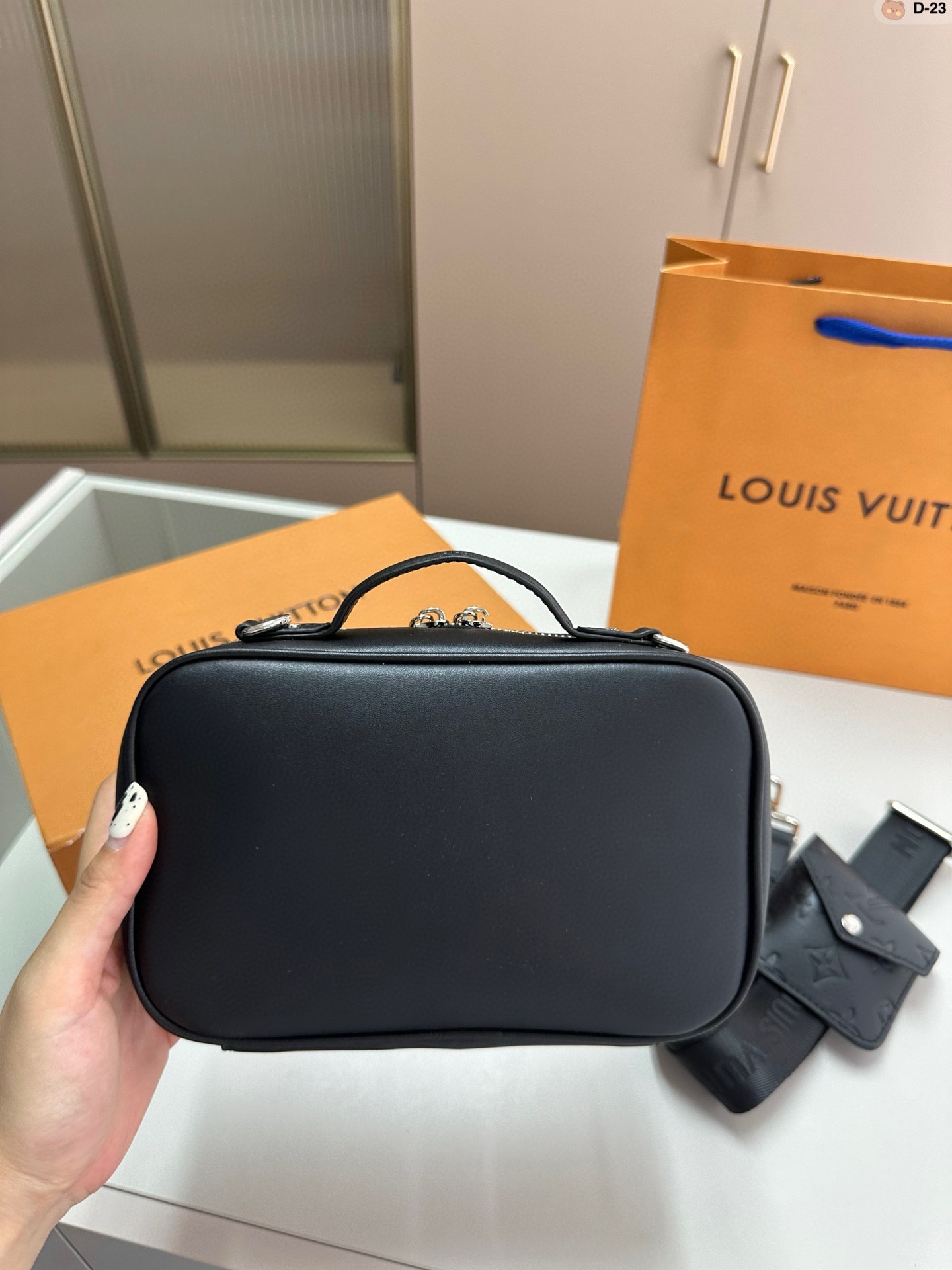 L-V BAG Retro embossed camera bag