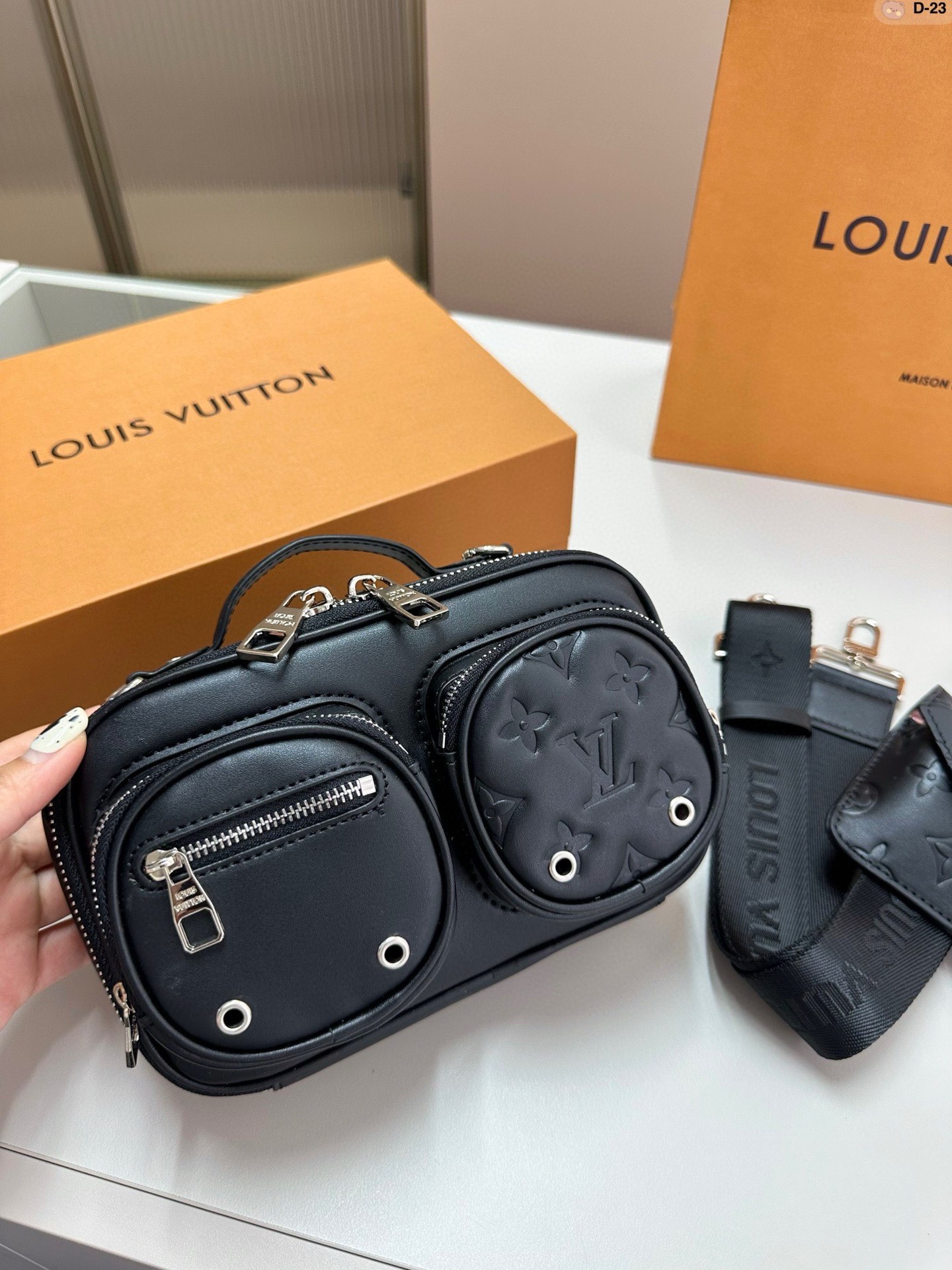 L-V BAG Retro embossed camera bag