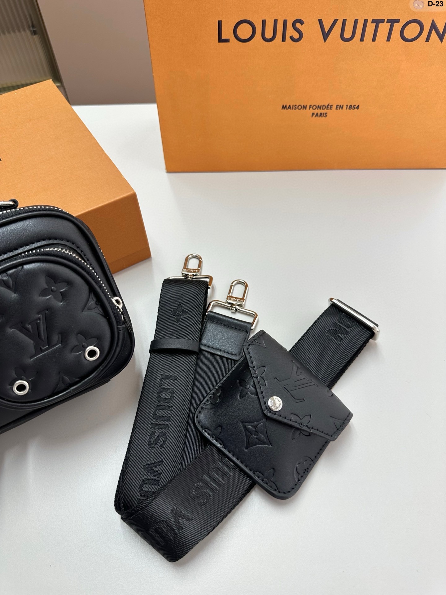 L-V BAG Retro embossed camera bag