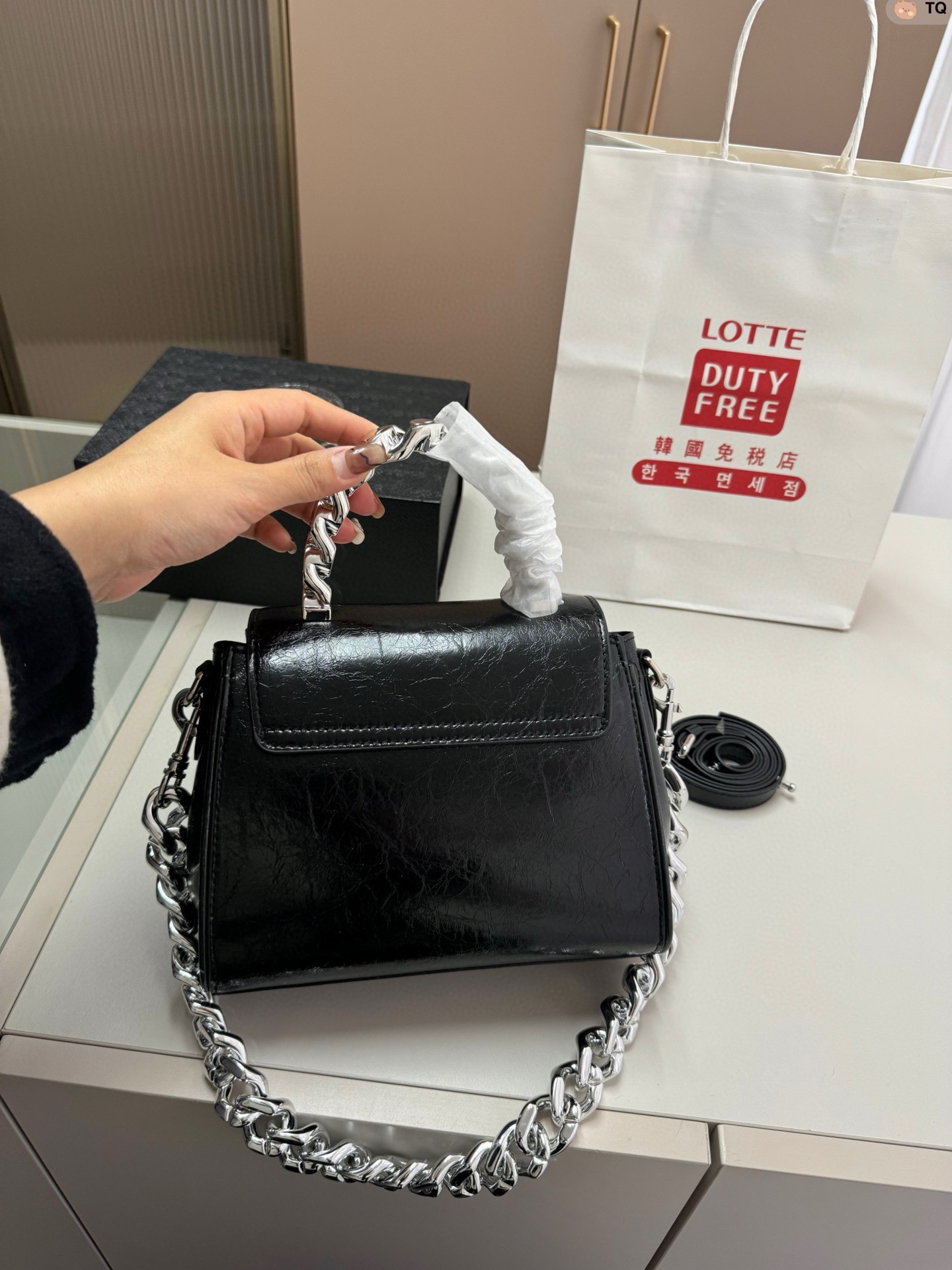 VER-E Handheld shoulder bag chain bag