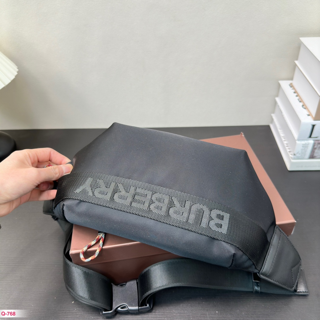 B-Y BAG  Neutral chest bag