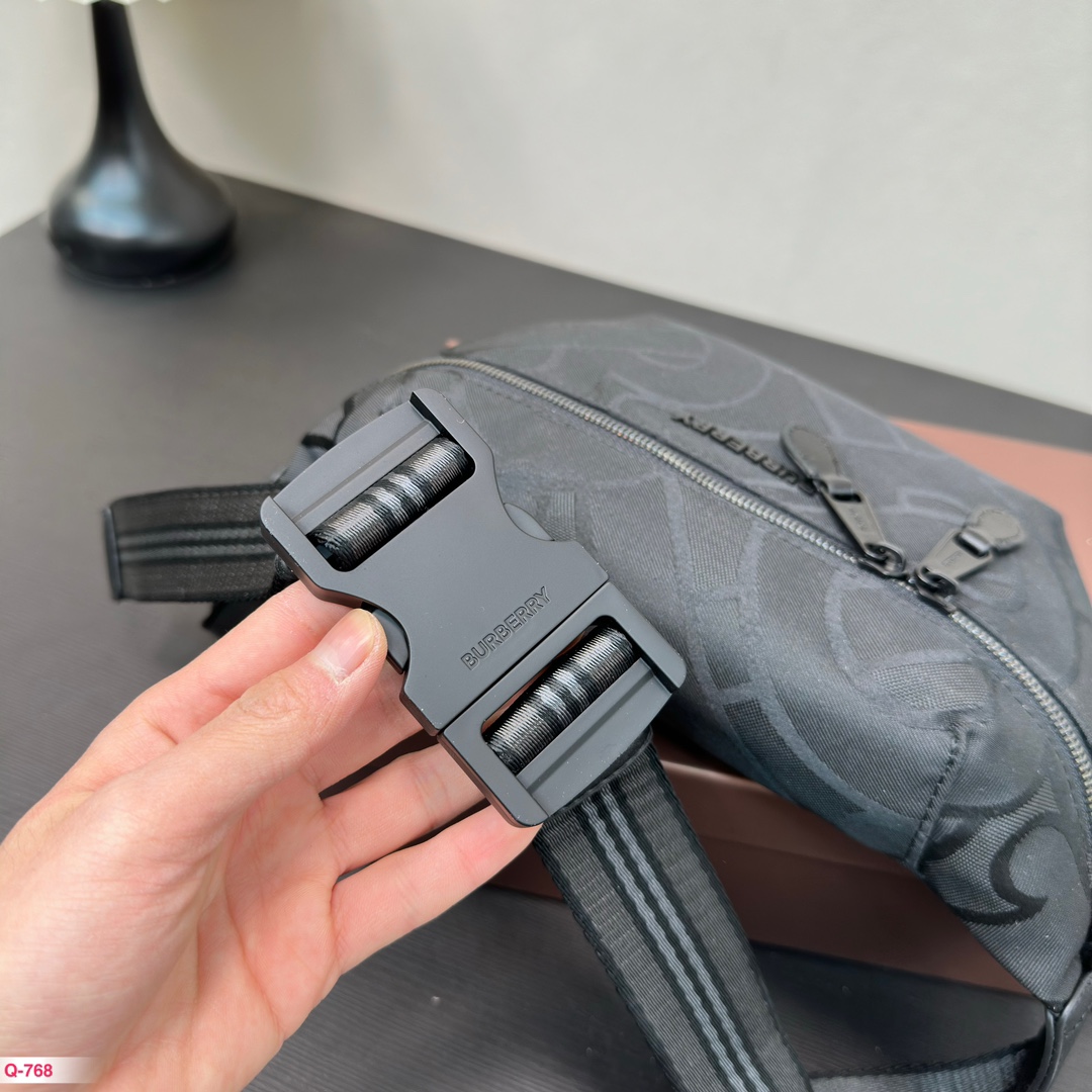 B-Y BAG  Neutral chest bag