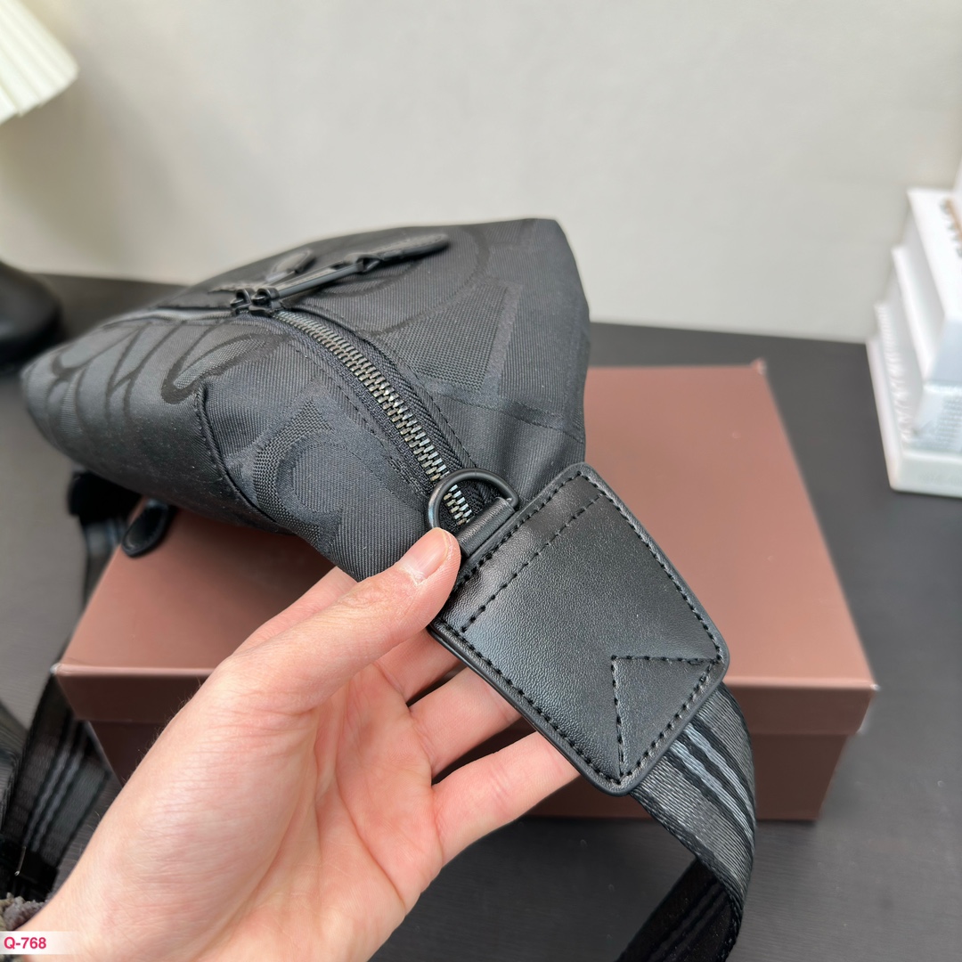 B-Y BAG  Neutral chest bag