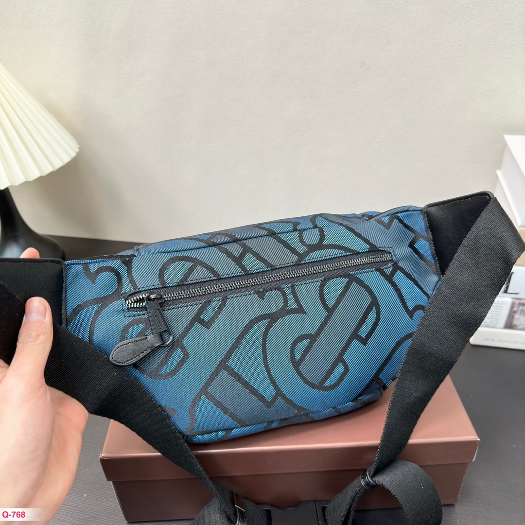 B-Y BAG  Neutral chest bag