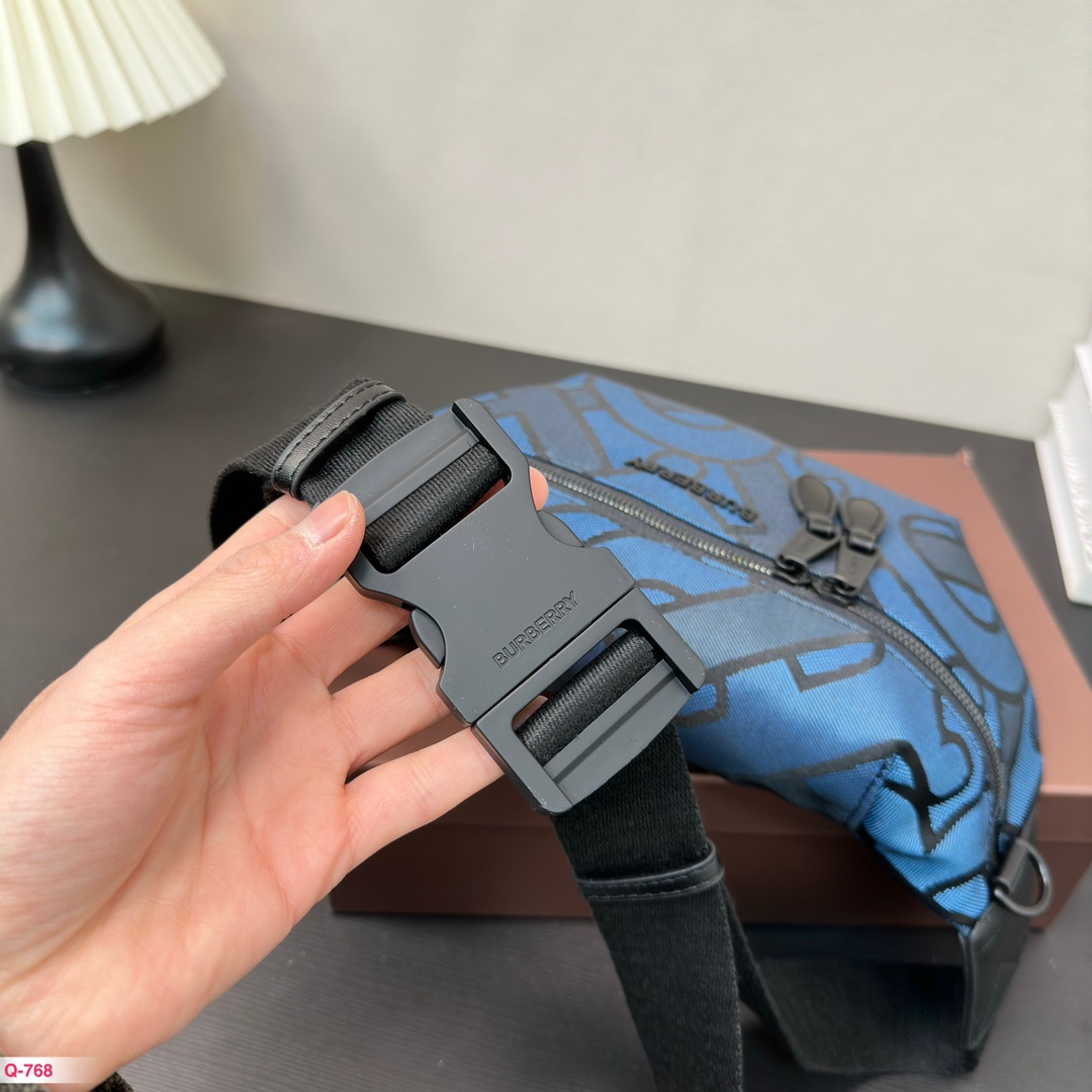 B-Y BAG  Neutral chest bag