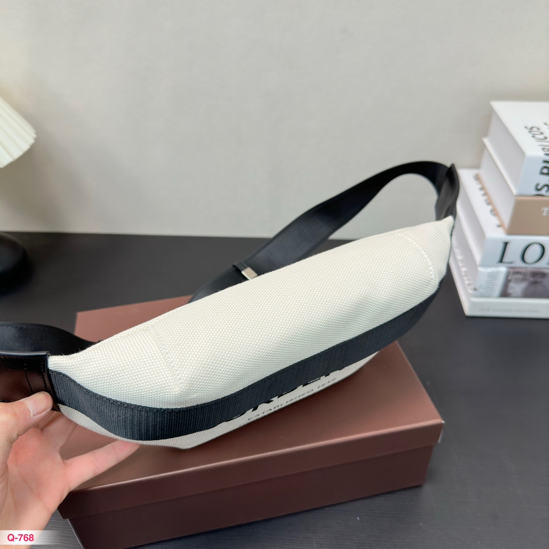 B-Y BAG  Neutral chest bag