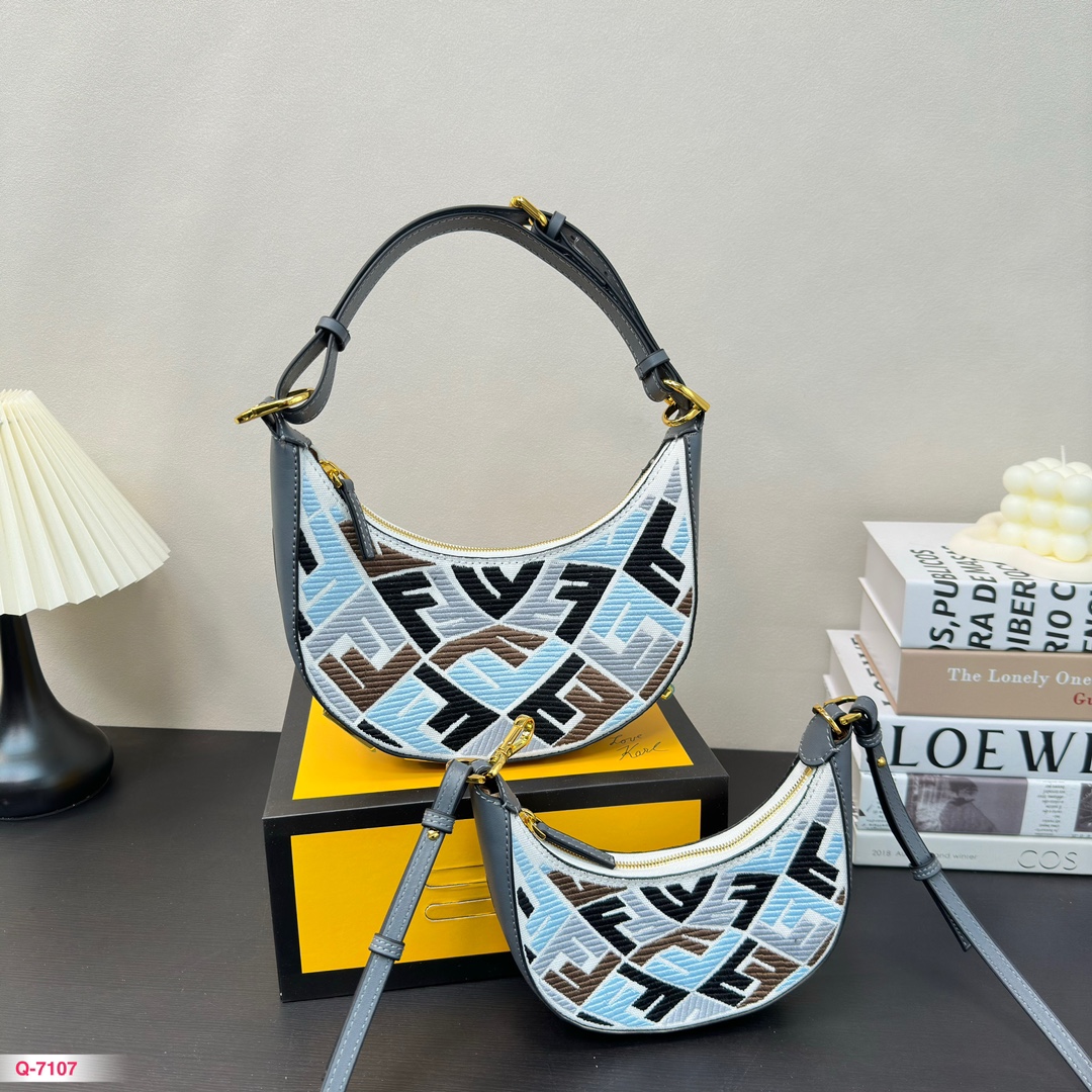 F-I BAG Crescent bag classic Joker elegant atmosphere.