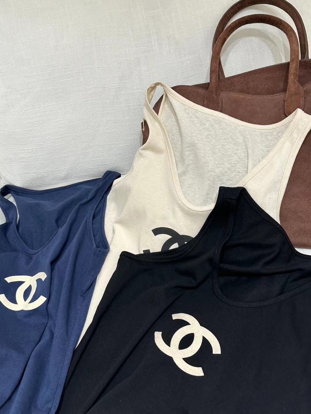 C-L womenswear Minimalist perfume vest